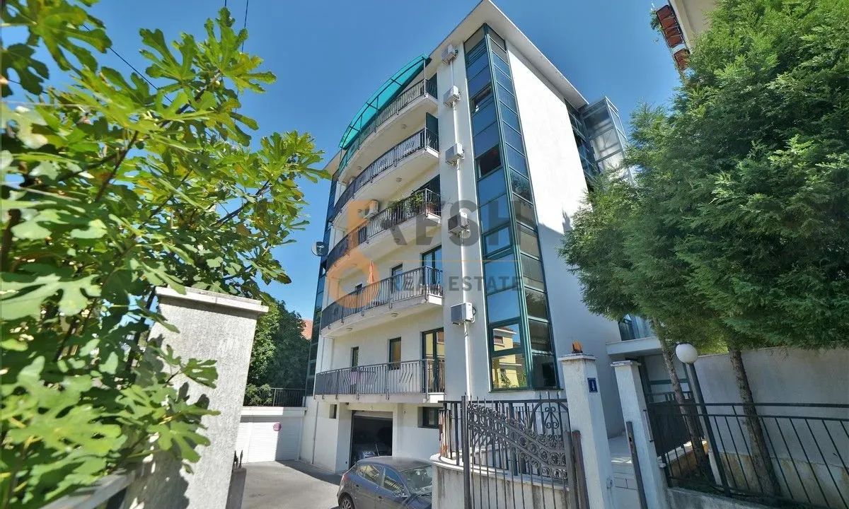 Izdavanje, trosoban stan, 100m², Gorica C, Podgorica