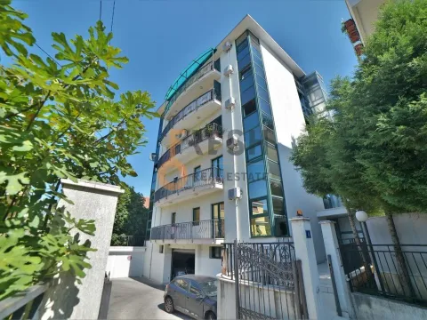 Izdavanje, trosoban stan, 100m², Gorica C, Podgorica