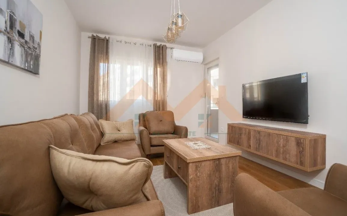 Izdavanje, jednosoban stan, 46m², Central Point, Podgorica