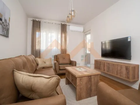 Izdavanje, jednosoban stan, 46m², Central Point, Podgorica