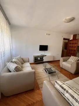 Izdavanje, jednosoban stan, 52m², Centar, Podgorica - image 2