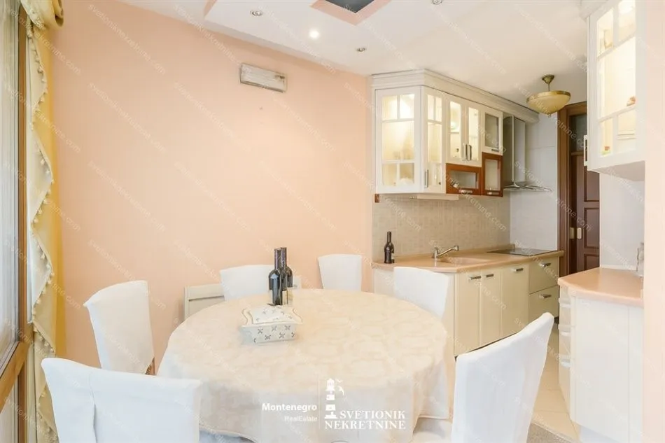 Prodaja, dvosoban stan, 77m², Igalo, Herceg Novi