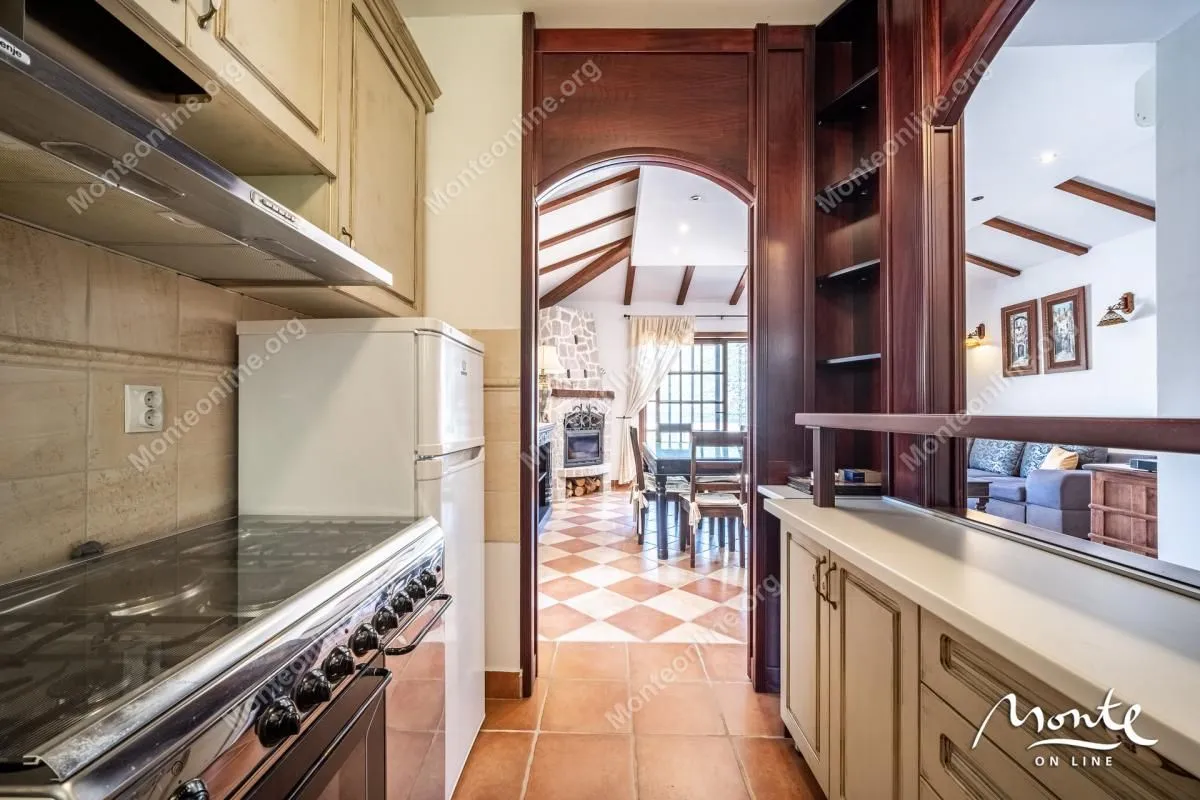 Prodaja, dvosoban stan, 92m², Kostanjica, Kotor
