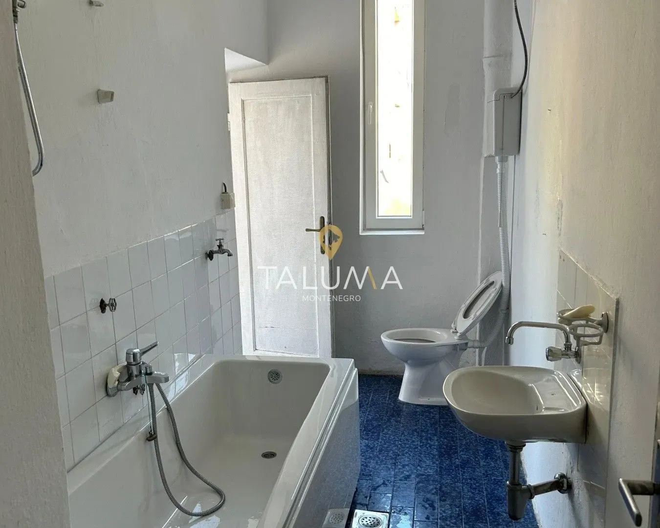 Izdavanje, dvosoban stan, 69m², Centar, Podgorica