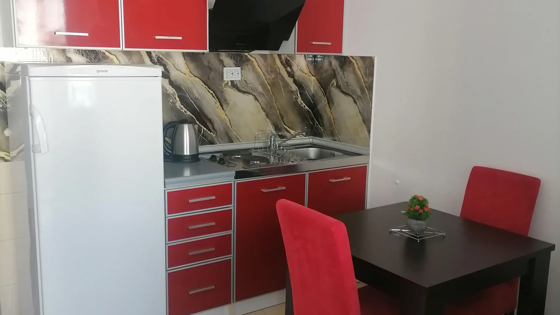 Izdavanje, garsonjera, 30m², Rozino, Budva