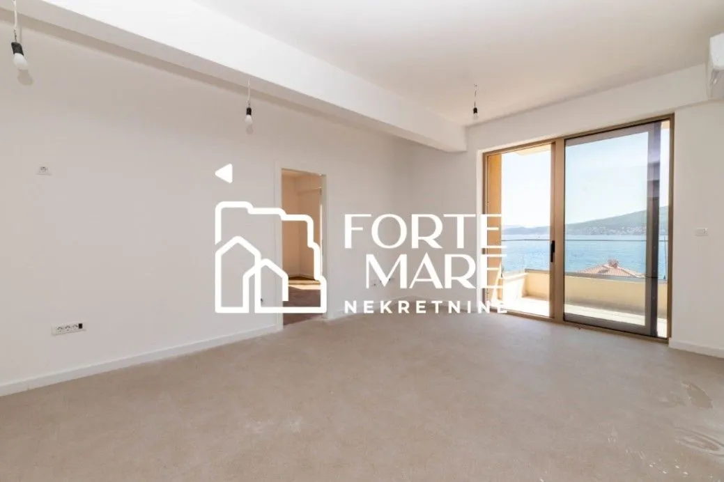 Prodaja, dvosoban stan, 61m², Baošići, Herceg Novi
