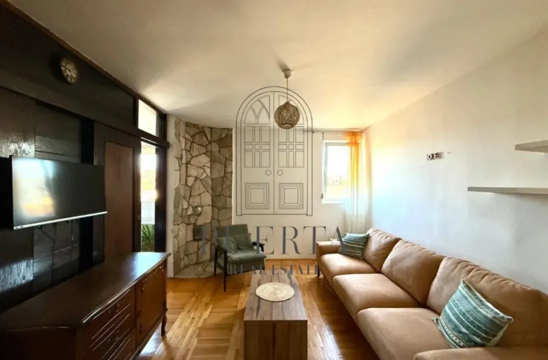 Izdavanje, dvosoban stan, 47m², Blok 5, Podgorica