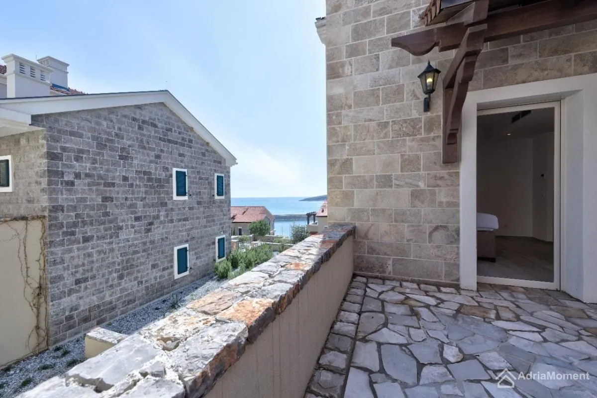 Prodaja, dvosoban stan, 143m², Radovići, Tivat
