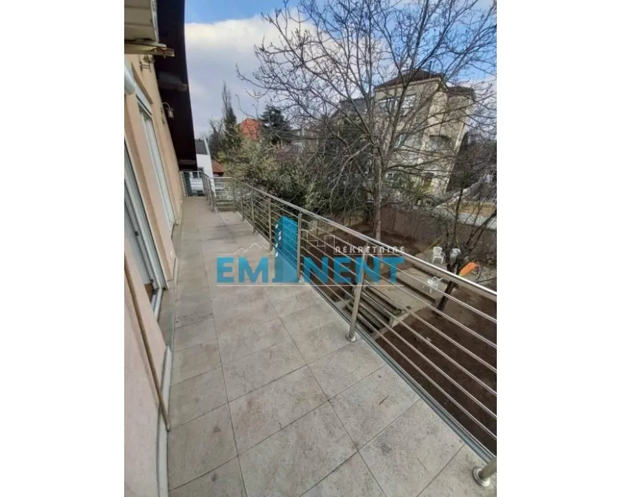 Rent, four bedroom apartment, 120m², Senjak, Beograd