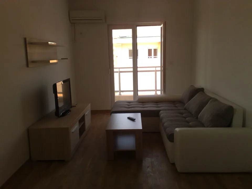 Izdavanje, dvosoban stan, 50m², City Kvart, Podgorica