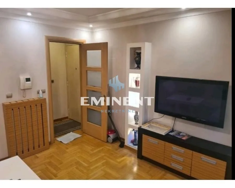 Izdavanje, dvosoban stan, 50m², Vračar Hram, Vračar Sve Podlokacije