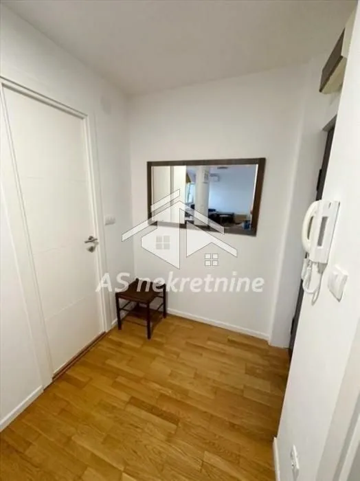 Izdavanje, trosoban stan, 72m², Novi Beograd Blok 29, Novi Beograd Sve Podlokacije
