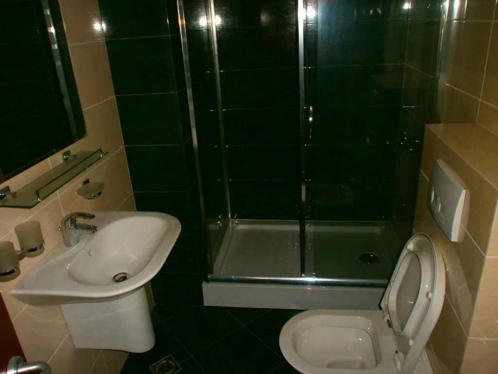 Izdavanje, četvorosoban stan, 186m², Podgorica, Crna Gora