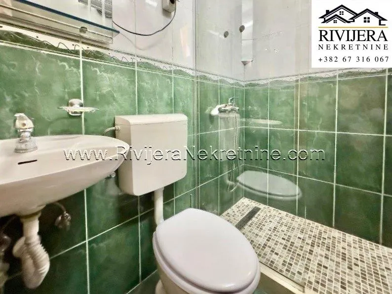 Sale, house, 370m², Đuraševići, Tivat