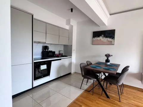 Rent, one bedroom apartment, 55m², Bečići, Budva - image 2