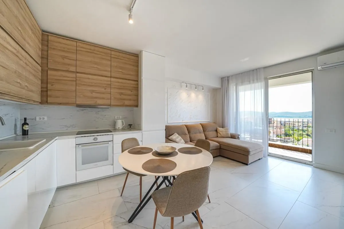 Prodaja, dvosoban stan, 66m², Tivat, Crna Gora