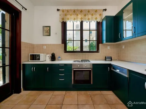 Prodaja, kuća, 235m², Kostanjica, Kotor - image 6