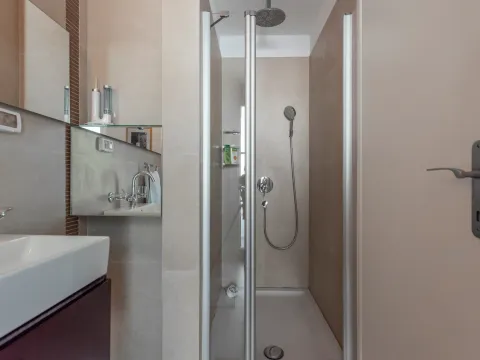 Prodaja, kuća, 232m², Kotor, Crna Gora - image 32