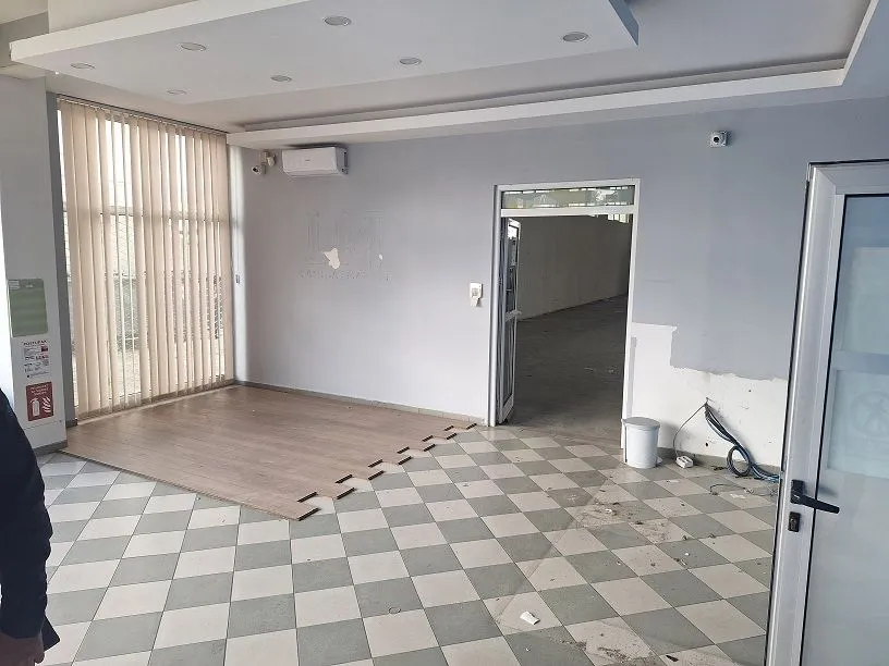 Izdavanje, poslovni prostor, 330m², Zrenjanin, Srbija