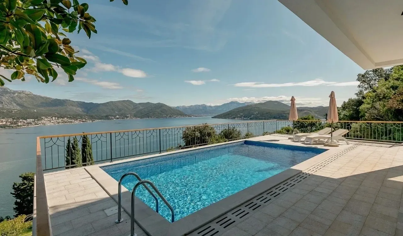 Sale, house, 236m², Njivice, Herceg Novi