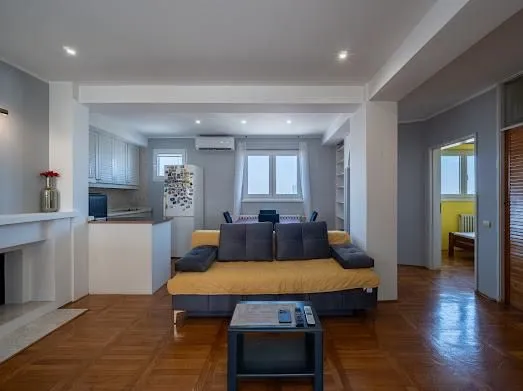 Izdavanje, trosoban stan, 65m², Vračar Hram, Vračar Sve Podlokacije