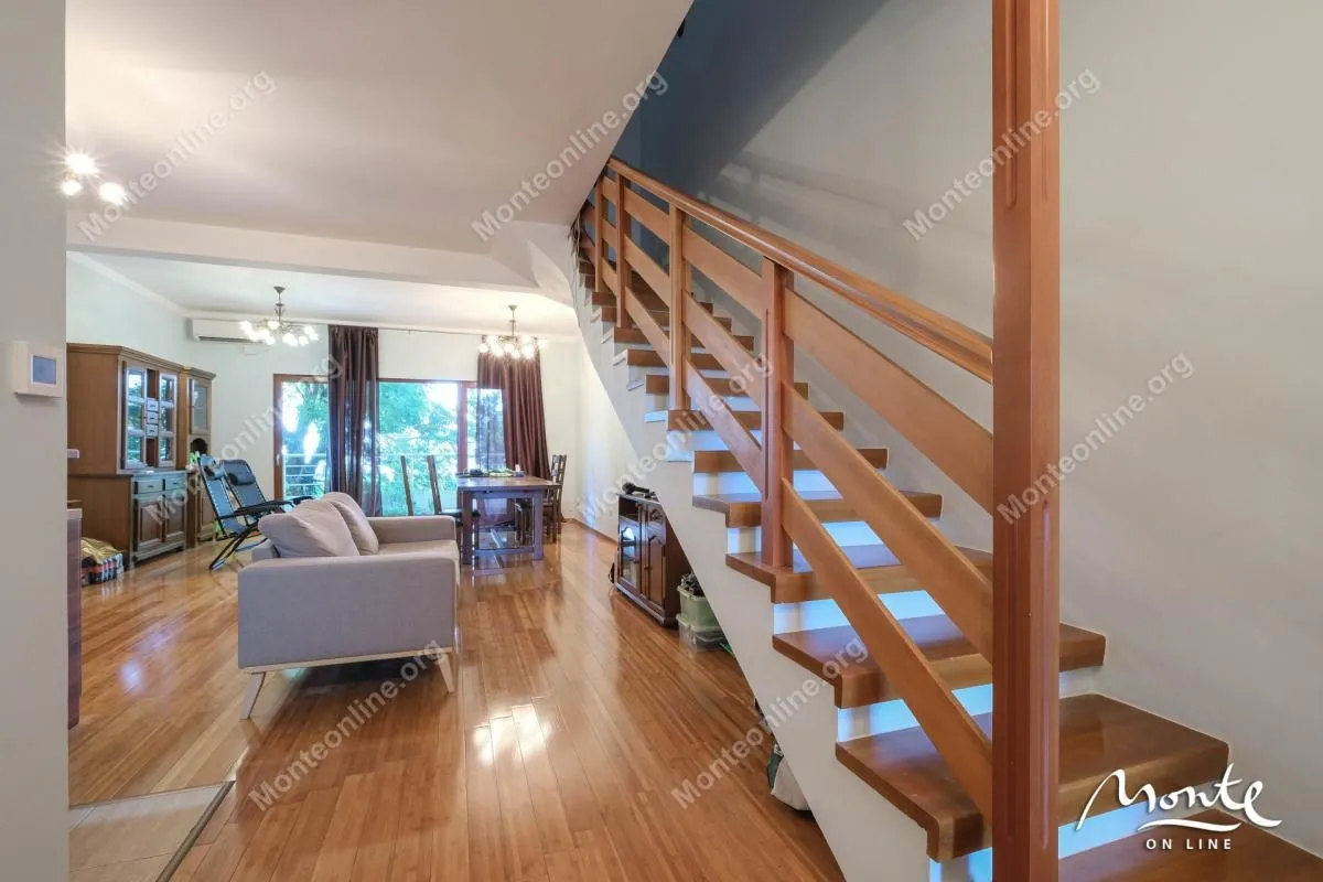 Prodaja, trosoban stan, 130m², Risan, Kotor