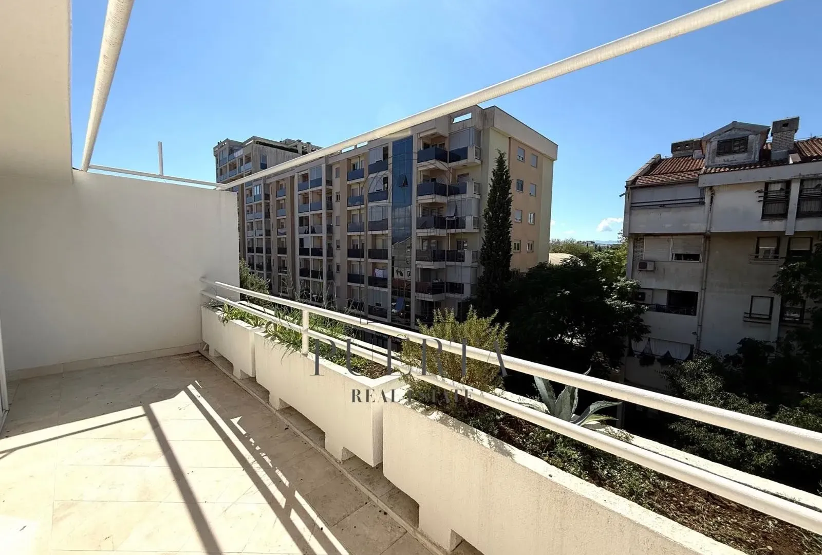 Izdavanje, trosoban stan, 114m², Preko Morače, Podgorica