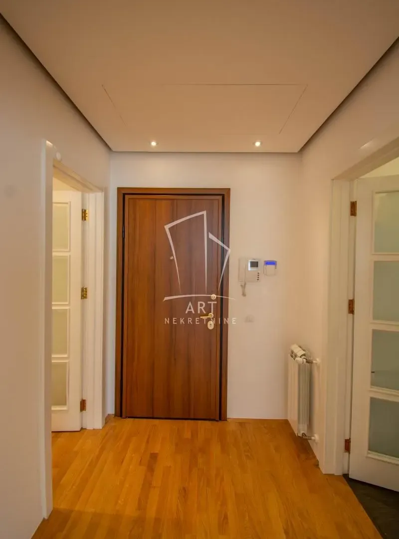 Izdavanje, trosoban stan, 94m², Vračar Hram, Vračar Sve Podlokacije