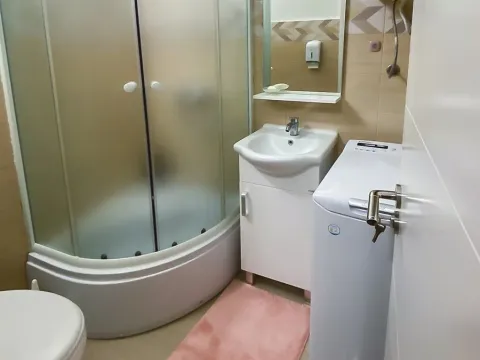 Izdavanje, jednosoban stan, 50m², Centar, Podgorica - image 7