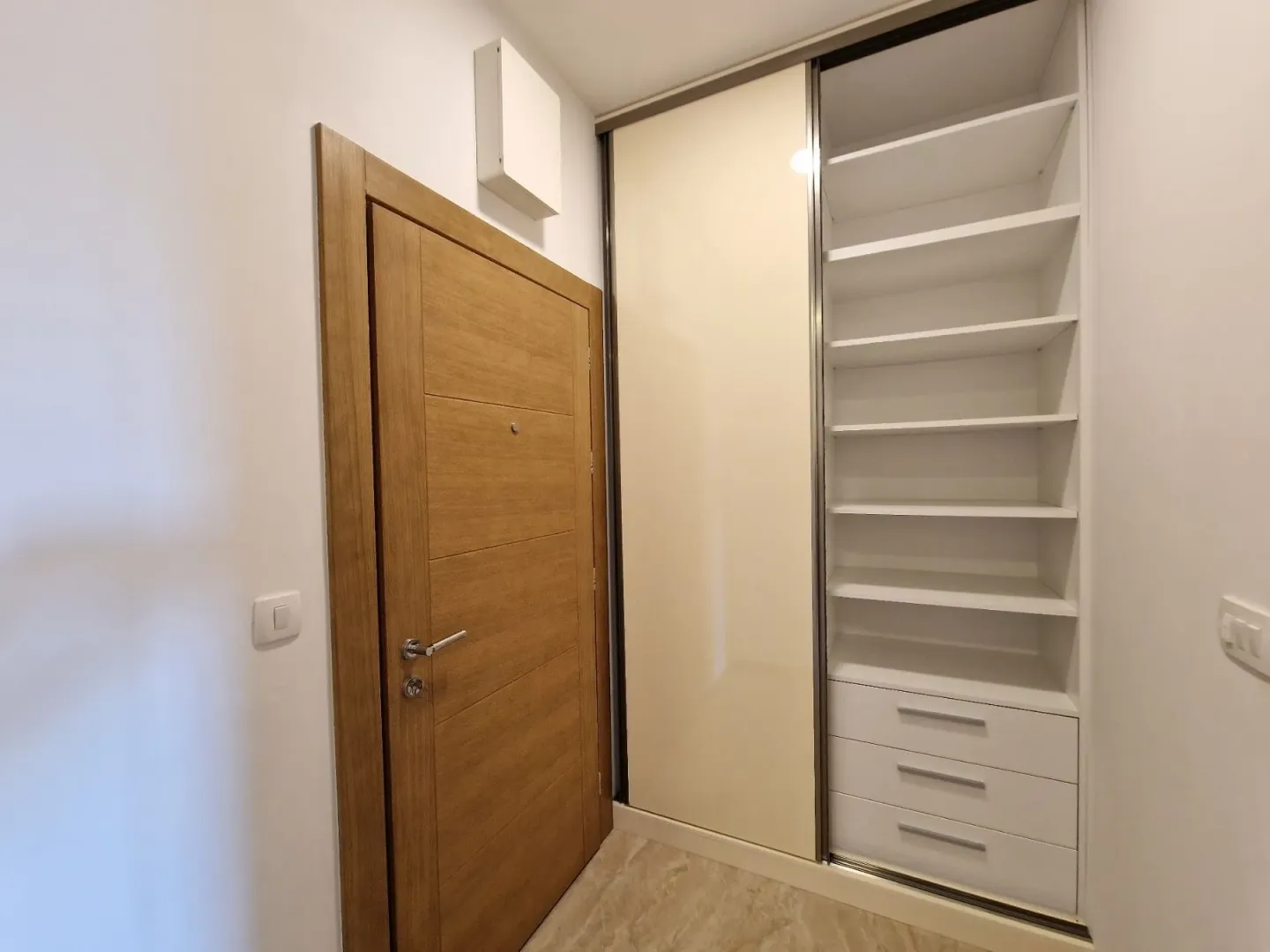 Izdavanje, jednosoban stan, 41m², Budva, Crna Gora