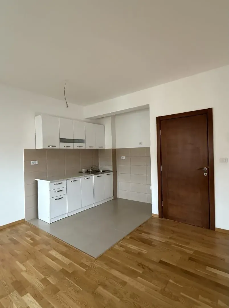 Prodaja, dvosoban stan, 73m², Tuški Put, Podgorica