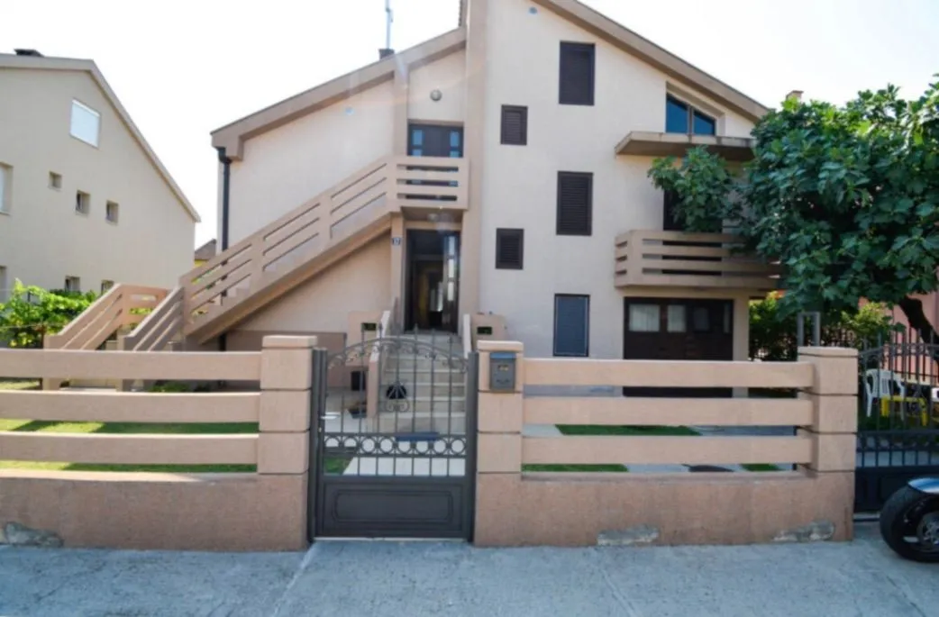 Sale, house, 300m², Stari Aerodrom, Podgorica