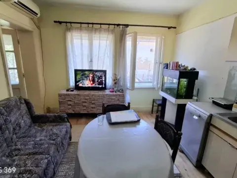 Prodaja, kuća, 248m², Dobanovci, Surčin - image 1