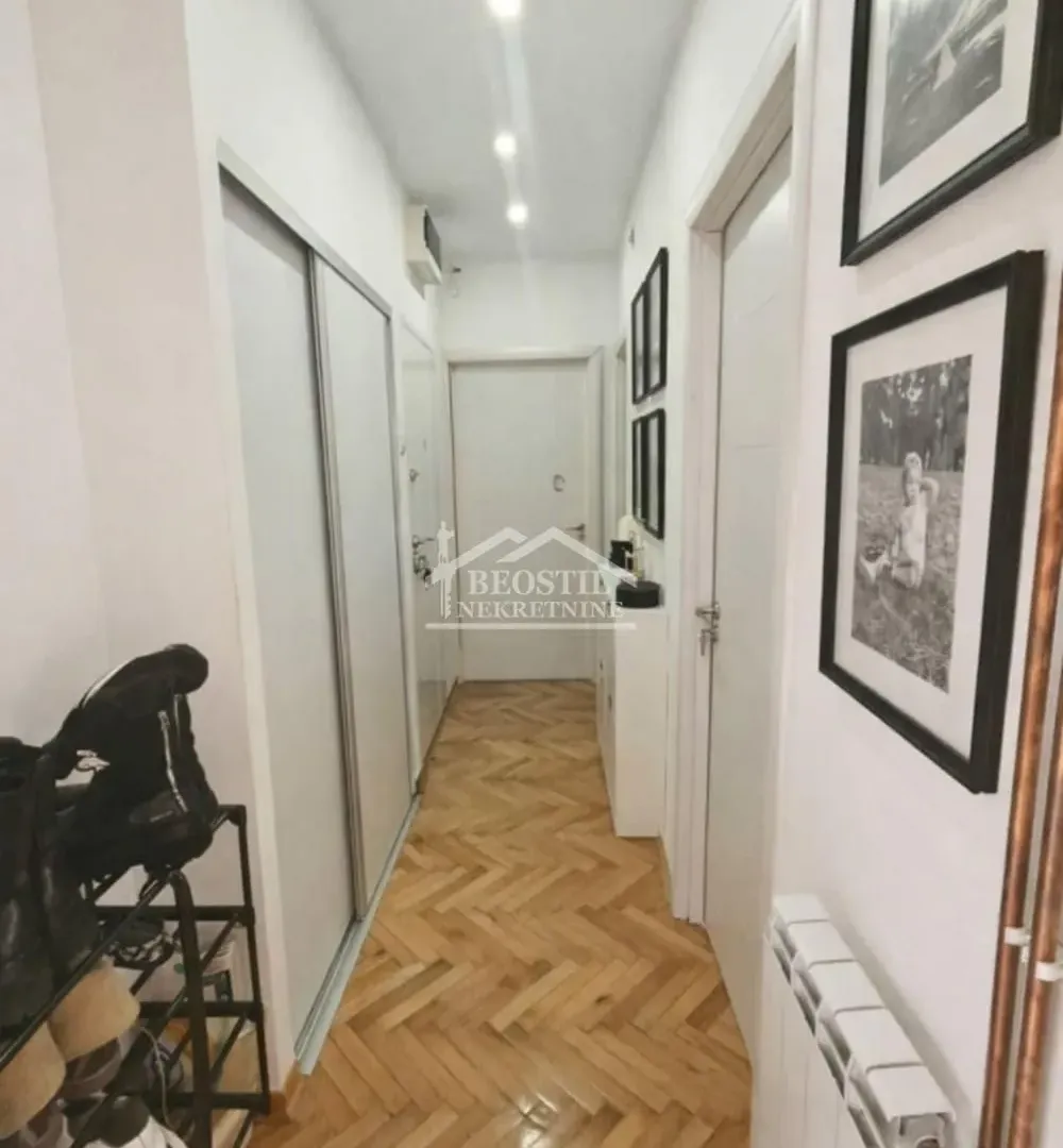 Prodaja, dvosoban stan, 61m², Resnik, Beograd