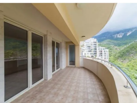 Sale, one bedroom apartment, 45m², Bečići, Budva - image 4