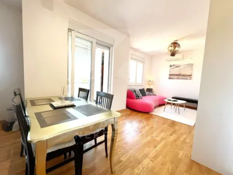 Izdavanje, jednosoban stan, 49m², City Kej, Podgorica - image 2