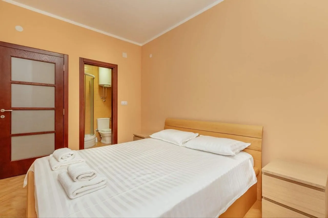 Izdavanje, trosoban stan, 80m², Kumbor, Herceg Novi