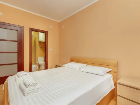 Izdavanje, trosoban stan, 80m², Kumbor, Herceg Novi - image 3