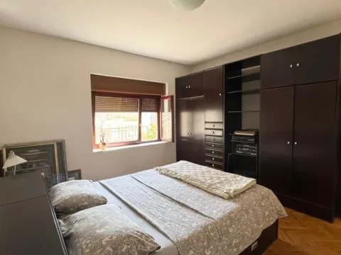 Izdavanje, trosoban stan, 145m², Momišići, Podgorica - image 11