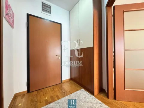 Izdavanje, jednosoban stan, 50m², City Kvart, Podgorica - image 7