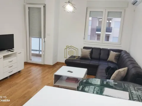 Prodaja, jednosoban stan, 43m², City Kvart, Podgorica - image 1