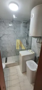 Kupatilo sa tuš kabinom, veš mašinom i bojlerom. - image 10