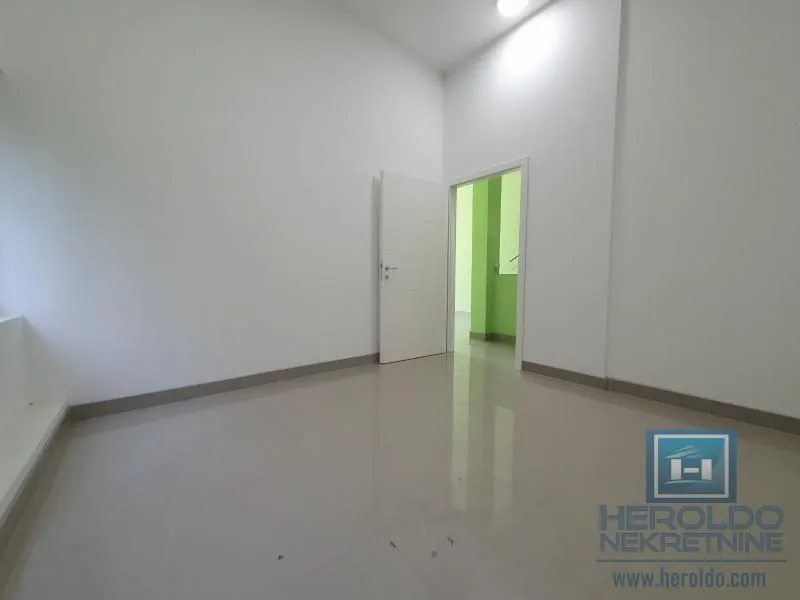 Sale, office space, 189m², Aqua park, Jagodina