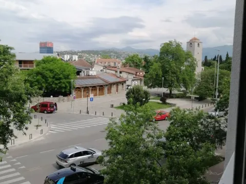 Izdavanje, dvosoban stan, 60m², Stara Varoš, Podgorica - image 2