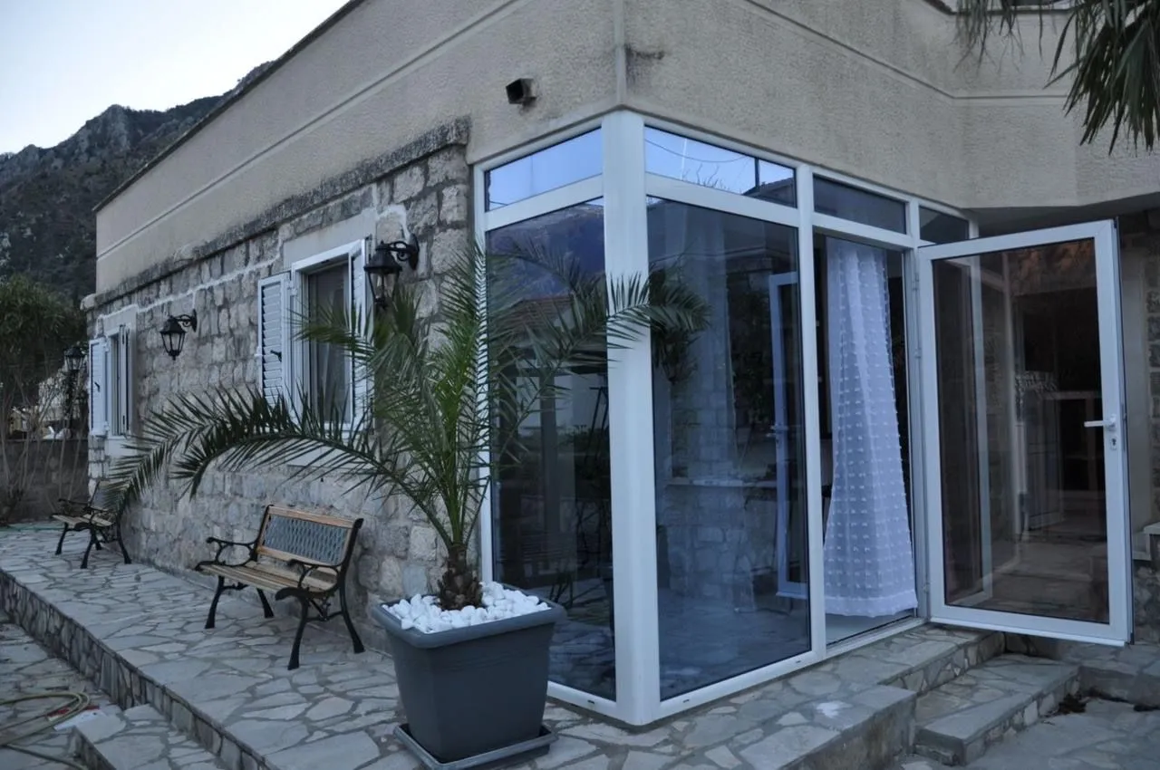 Sale, three bedroom apartment, 110m², Prčanj, Kotor