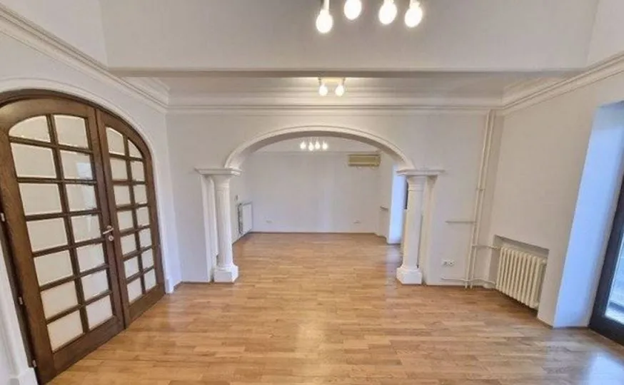 Izdavanje, kuća, 550m², Autokomanda, Voždovac Sve Podlokacije