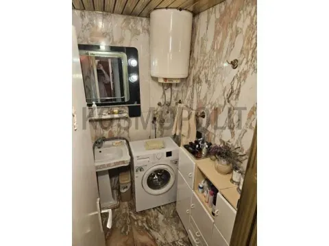 Sale, two bedroom apartment, 58m², Cvetni Trg, Vračar Sve Podlokacije - image 3