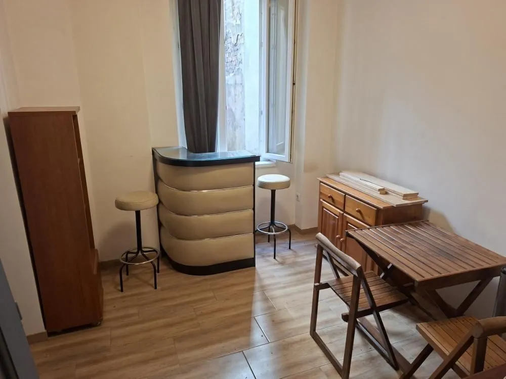 Izdavanje, trosoban stan, 72m², Slavija, Vračar Sve Podlokacije