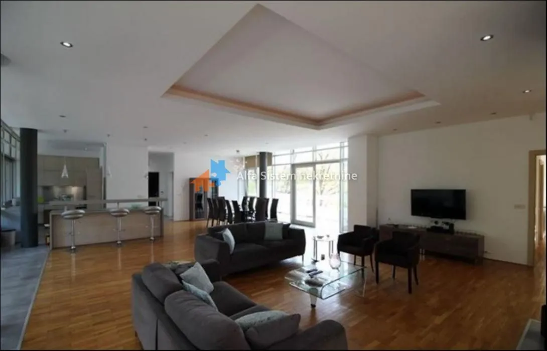 Izdavanje, četvorosoban stan, 250m², Savski Venac, Beograd