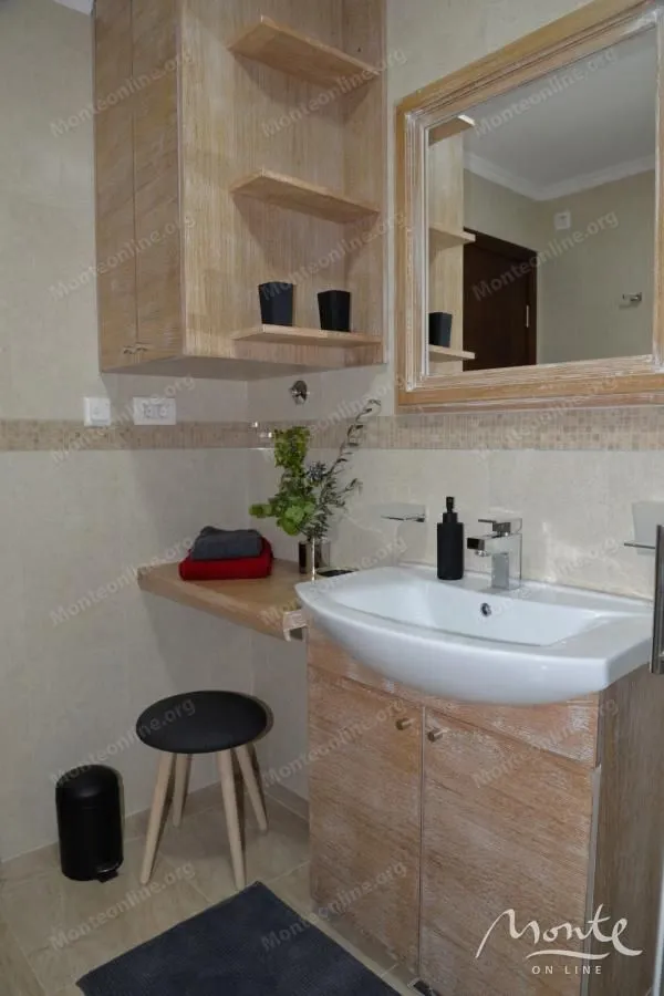 Prodaja, dvosoban stan, 110m², Donja Lastva, Tivat